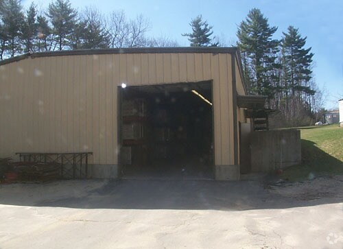 70 Powers St, Milford, NH à vendre - Photo du bâtiment - Image 3 de 3