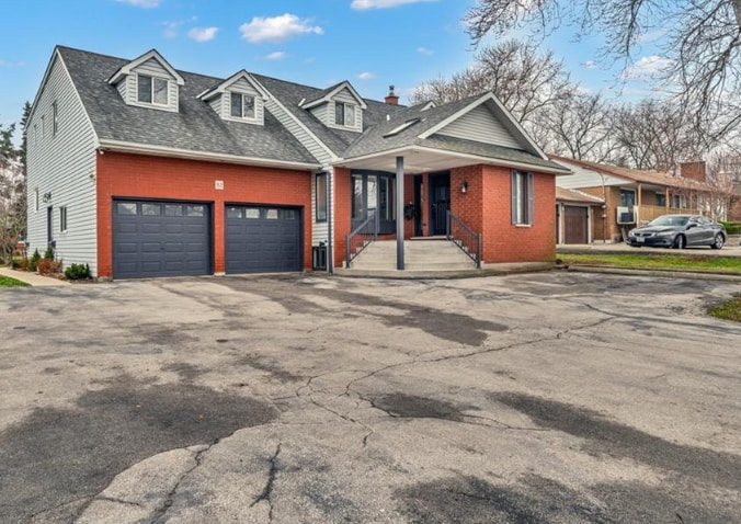 82 Rymal Rd E, Hamilton, ON for sale Primary Photo- Image 1 of 1