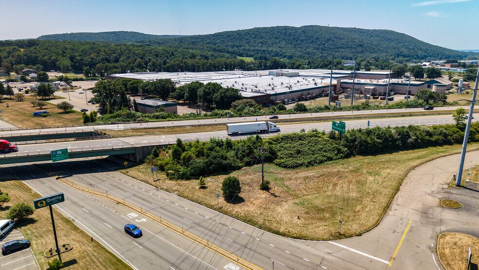 200 Westinghouse Cir, Horseheads, NY à vendre - Photo du bâtiment - Image 3 de 8