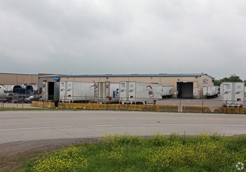 201 Butcher Rd, Waxahachie, TX à louer - Photo principale - Image 1 de 2