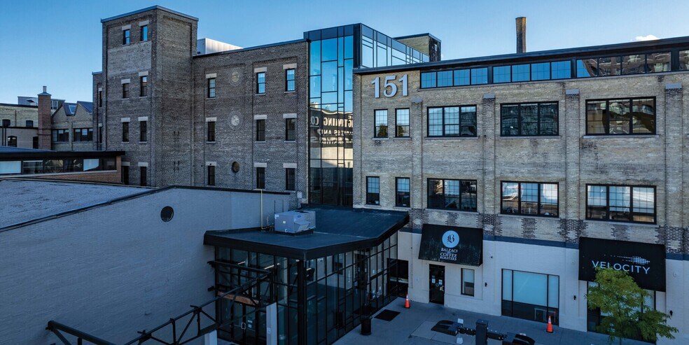 121-151 Charles St W, Kitchener, ON à louer - Photo du bâtiment - Image 3 de 13