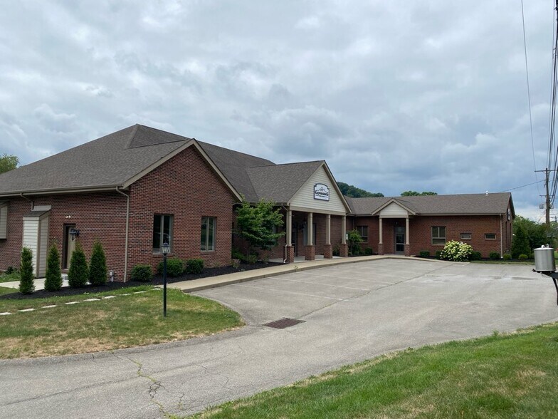 800 S Washington St, Evans City, PA à louer - Photo du bâtiment - Image 1 de 13