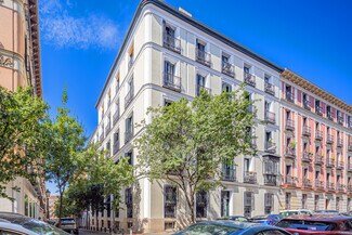 Plus de détails pour Multi-résidentiel à vendre