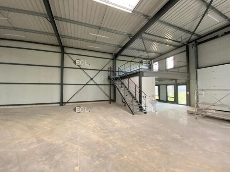 Flex in Saint-Germain-Laxis for lease - Interior Photo - Image 3 of 9