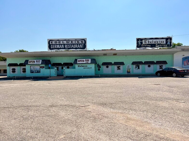 7201 Camp Bowie Blvd, Fort Worth, TX à louer - Photo du bâtiment - Image 3 de 12