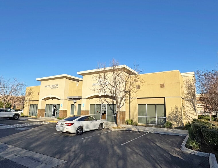 2101 Herndon Ave, Clovis, CA for lease - Building Photo - Image 1 of 14