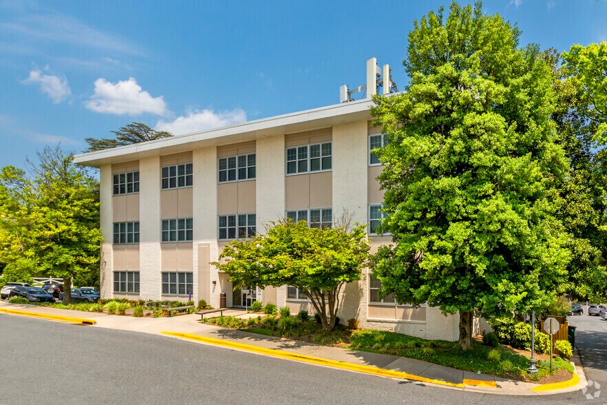 10401 Old Georgetown Rd, Bethesda, MD à louer - Photo du bâtiment - Image 3 de 4