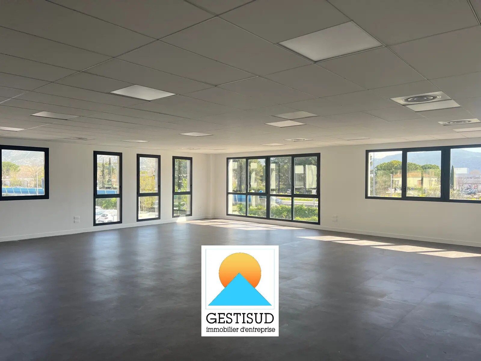 Office in Aubagne for lease Interior Photo- Image 1 of 4