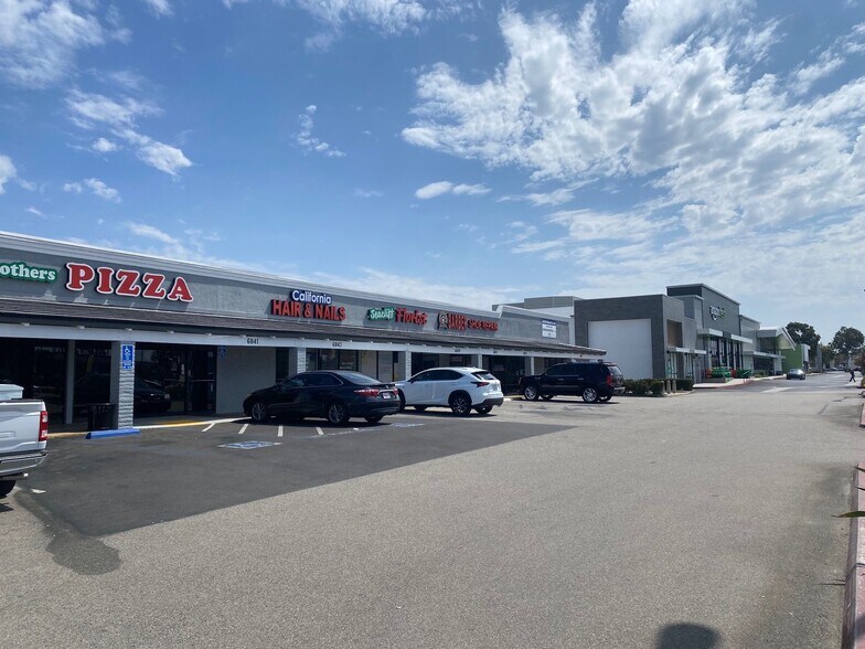 6811-6849 Warner Ave, Huntington Beach, CA à louer - Photo du bâtiment - Image 3 de 6