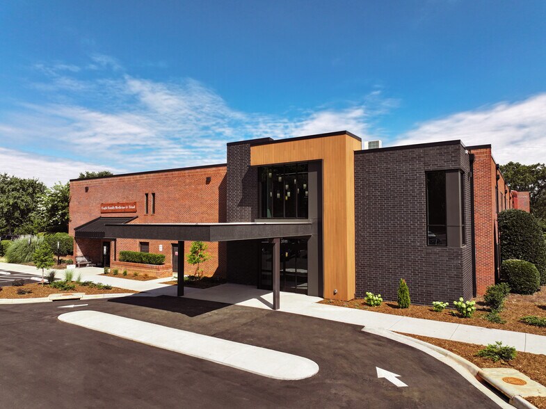 3511 W Market St, Greensboro, NC à louer - Photo du bâtiment - Image 2 de 10