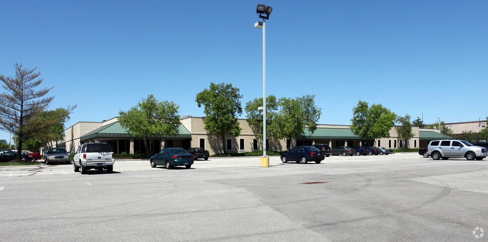 6026 Lakeside Blvd, Indianapolis, IN à louer - Photo du bâtiment - Image 2 de 8