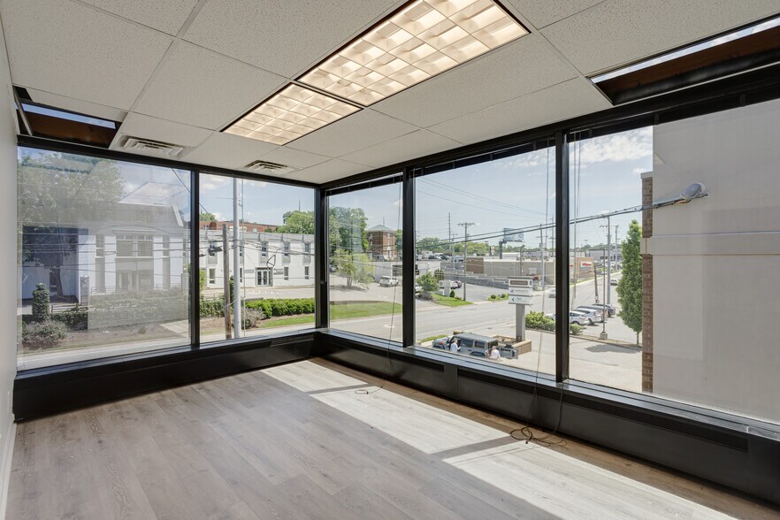 2120 Crestmoor Rd, Nashville, TN à louer - Photo intérieure - Image 3 de 7