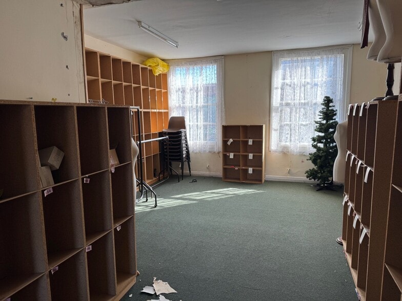 53-55 High St, Brentwood for lease - Interior Photo - Image 3 of 5