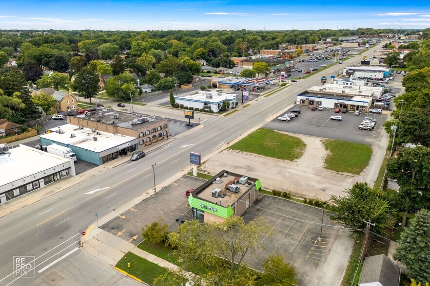 2000 W Grand Ave, Waukegan, IL à vendre - Photo du bâtiment - Image 3 de 6