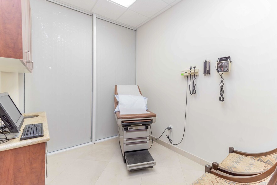 1 SW 129th Ave, Pembroke Pines, FL for lease - Interior Photo - Image 3 of 13