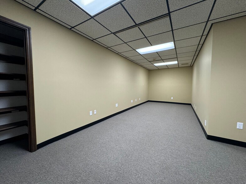 8396 Mississippi St, Merrillville, IN à louer - Photo intérieure - Image 2 de 20