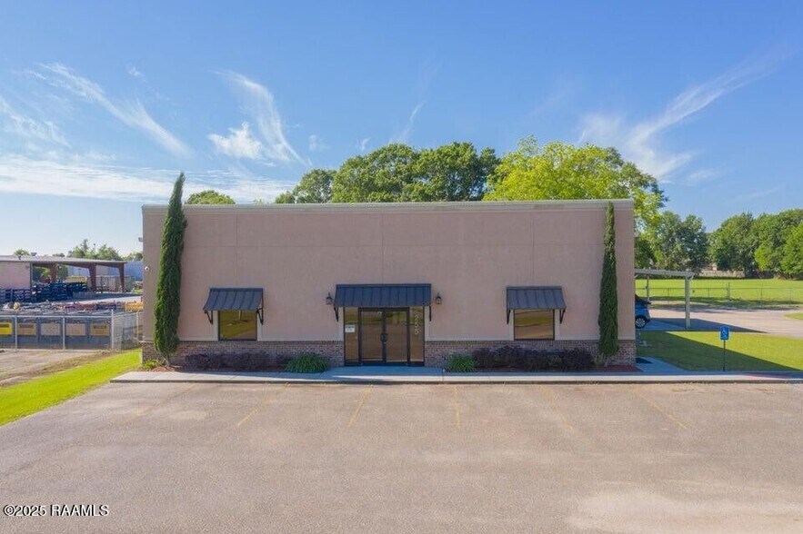 255 Rousseau Rd, Youngsville, LA à louer - Photo du bâtiment - Image 2 de 4