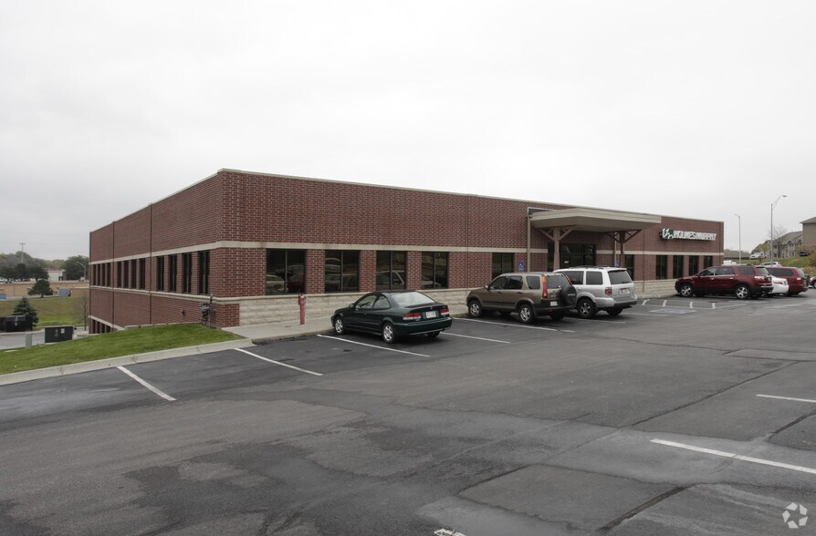 2637 S 158th Plz, Omaha, NE for lease - Primary Photo - Image 2 of 31