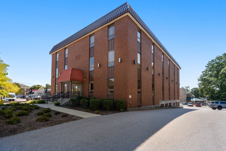 120 N Main St, Attleboro, MA for sale - Building Photo - Image 3 of 6