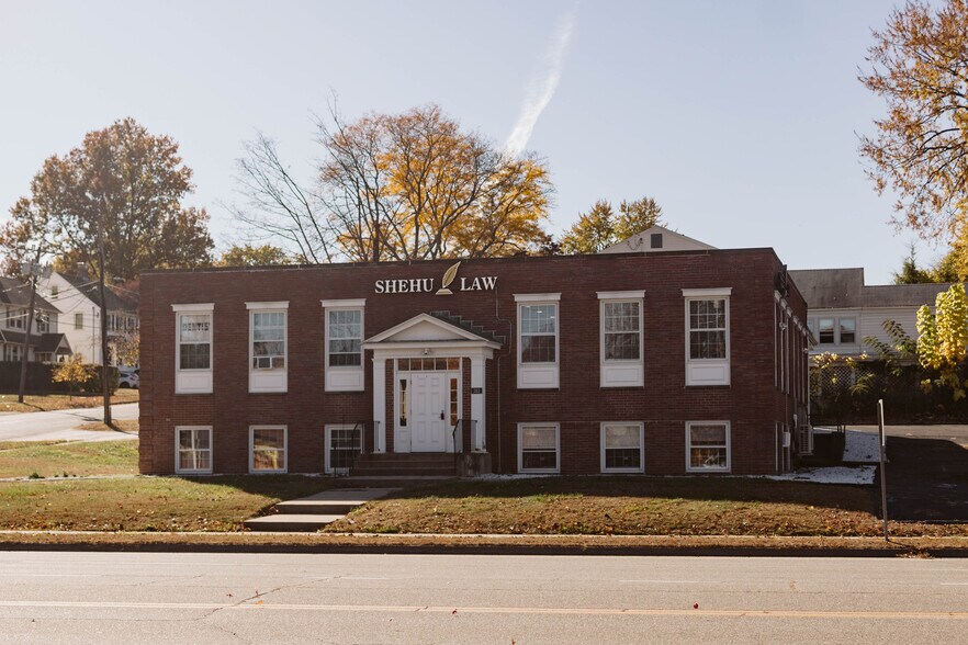 383 Silas Deane Hwy, Wethersfield, CT à vendre - Photo du bâtiment - Image 1 de 1