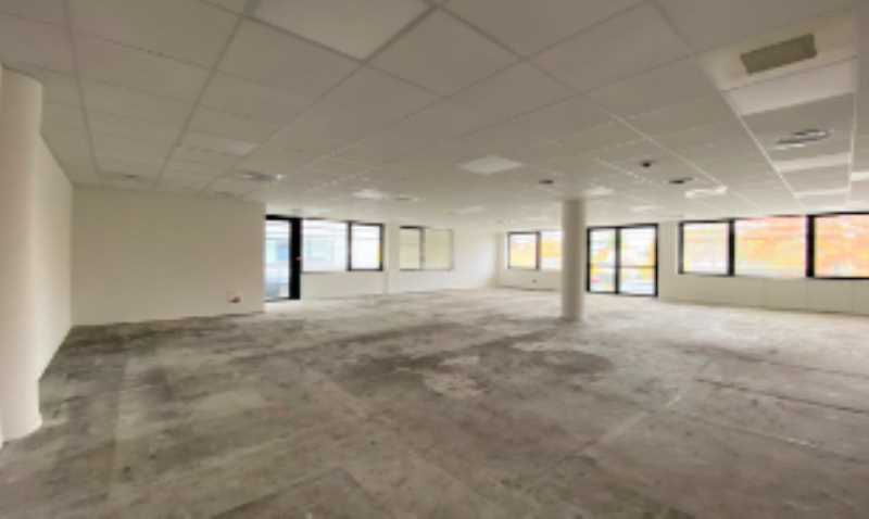 8 Place Berthe Morisot, Saint-Priest for lease - Interior Photo - Image 2 of 4