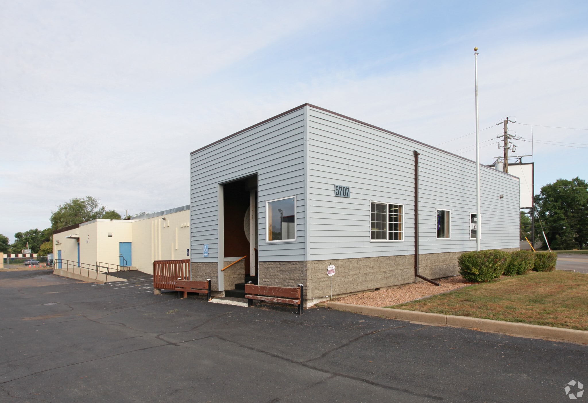5707 W Broadway Ave, Minneapolis, MN for lease Primary Photo- Image 1 of 3