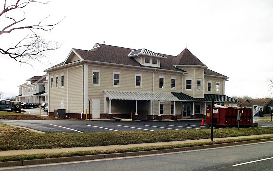 606 S King St, Leesburg, VA à louer - Photo du bâtiment - Image 2 de 4