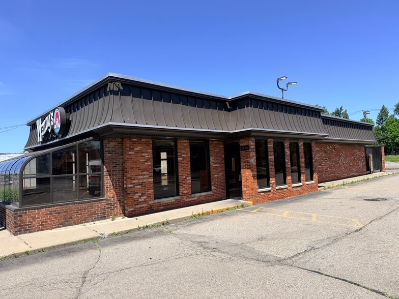 3170 Elizabeth Lake Rd, Waterford, MI for lease - Building Photo - Image 3 of 13