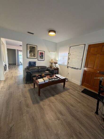 1212 SW 30th Pl, Miami, FL à vendre - Photo intérieure - Image 2 de 13