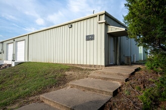 158 Meyers Dr, Sherman, TX for lease Interior Photo- Image 2 of 12