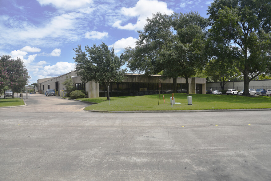 9210 Emmott Rd, Houston, TX à vendre - Photo du bâtiment - Image 1 de 1