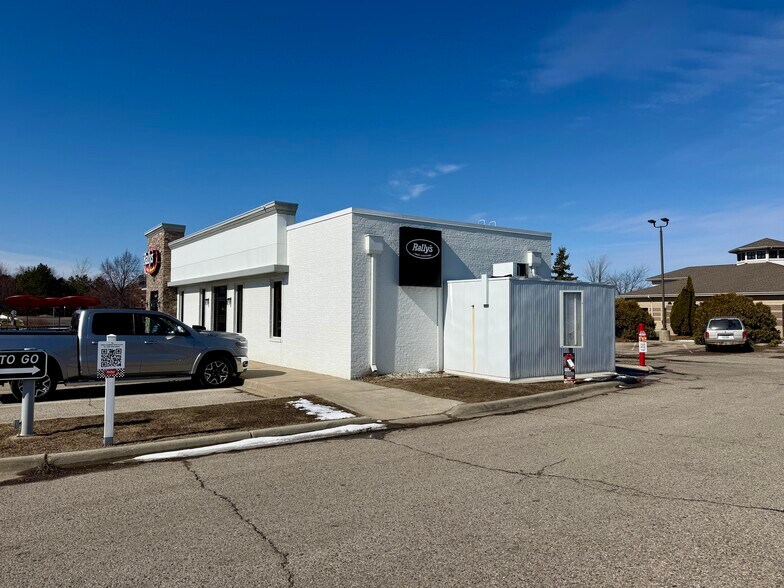 15155 Silver Pky, Fenton, MI for lease - Building Photo - Image 3 of 5