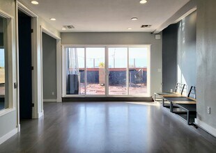 900-920 Alice St, Oakland, CA for lease Interior Photo- Image 2 of 2