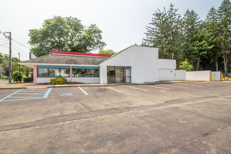 127 S Main St, Ellenville, NY à vendre - Photo du bâtiment - Image 2 de 116