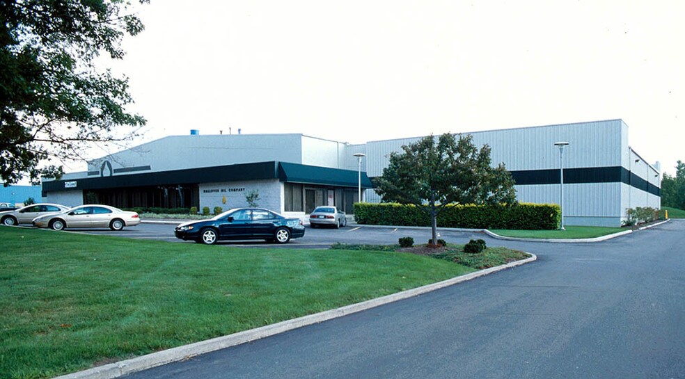 21845 Drake Rd, Strongsville, OH à vendre - Photo du bâtiment - Image 2 de 4