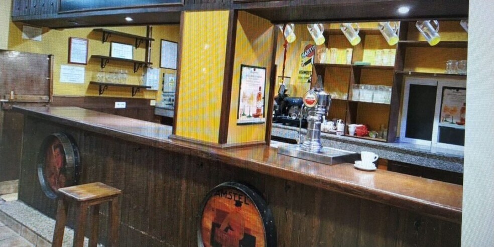 Commerce de détail dans Cáceres, Cáceres à vendre - Photo du bâtiment - Image 2 de 19