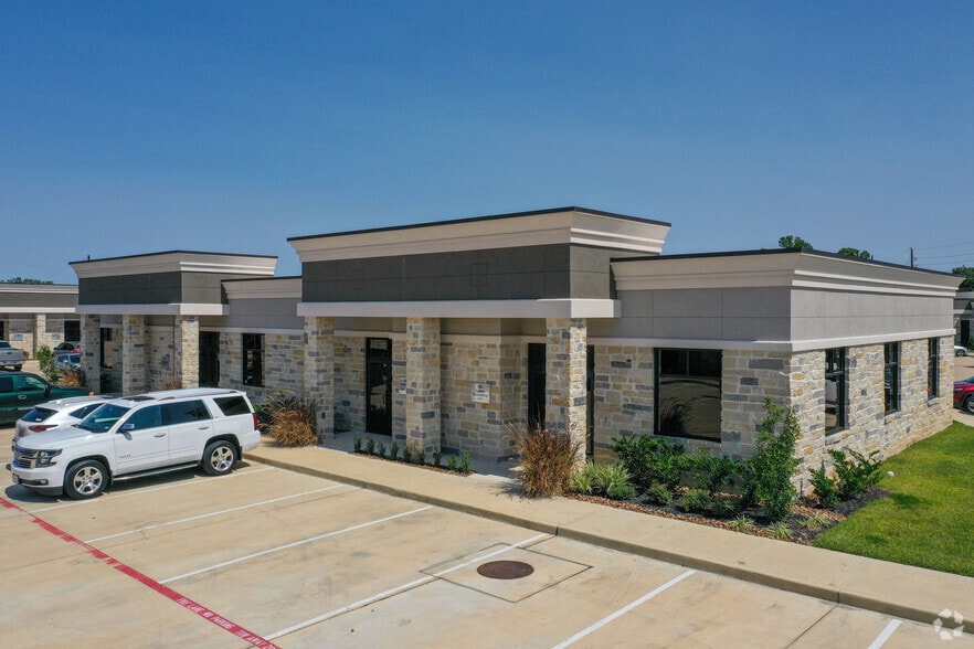 633 E Fernhurst Dr, Katy, TX for lease - Building Photo - Image 1 of 13