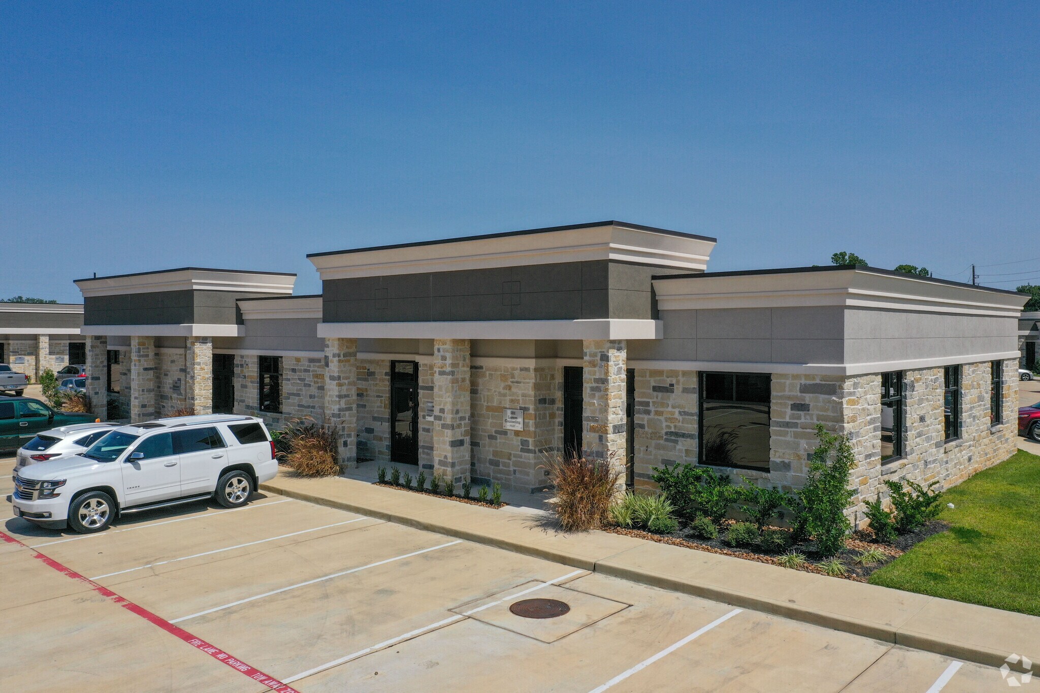 633 E Fernhurst Dr, Katy, TX for lease Building Photo- Image 1 of 14