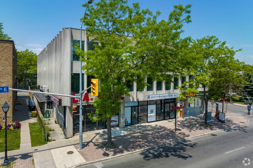 230 Lakeshore Rd E, Mississauga, ON à louer - Photo du bâtiment - Image 2 de 6