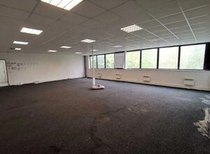 Flex in Lisses for lease Interior Photo- Image 2 of 2