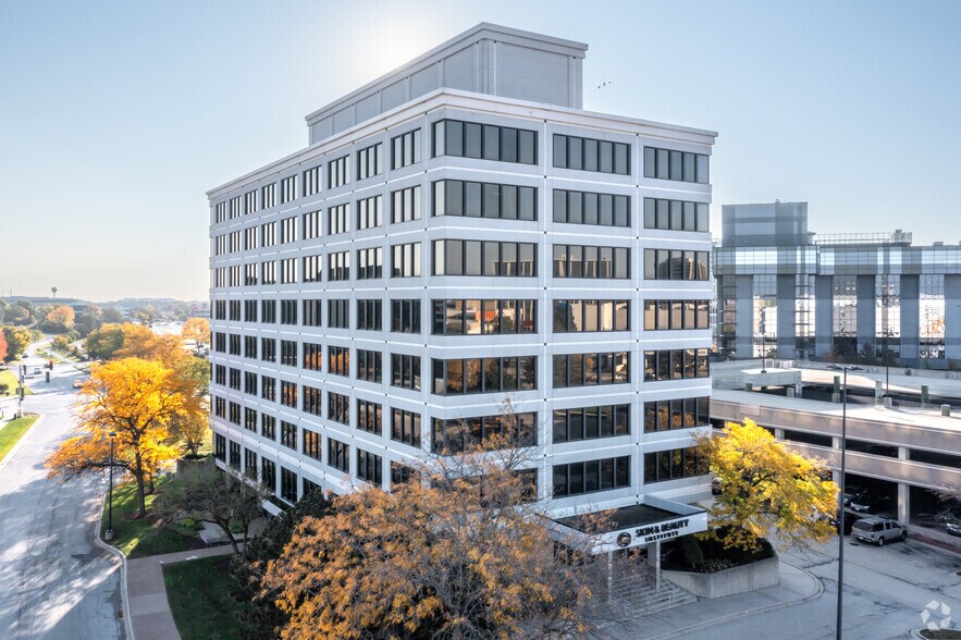 2-564 Oakbrook Ctr, Oak Brook, IL à louer - Photo du bâtiment - Image 2 de 9