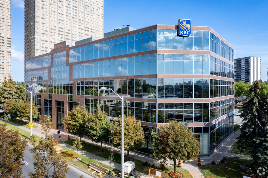 65 Overlea Blvd, Toronto, ON à louer - Photo du bâtiment - Image 2 de 4