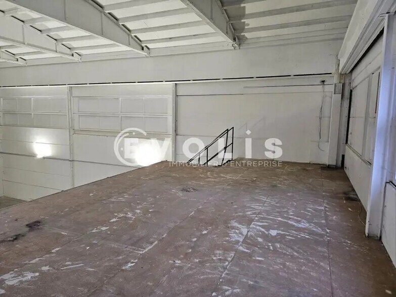 Flex in Villefranche-sur-Saône for lease - Interior Photo - Image 3 of 5