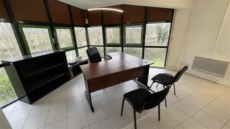 Office in Lognes for lease - Building Photo - Image 1 of 9
