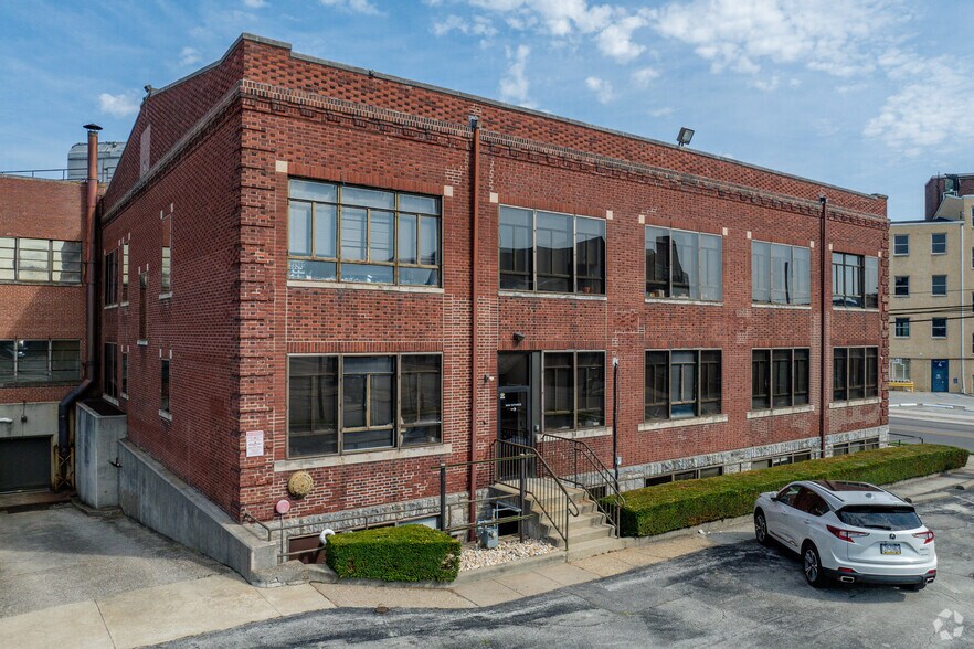 408 E 4th St, Bridgeport, PA à louer - Photo du bâtiment - Image 3 de 12