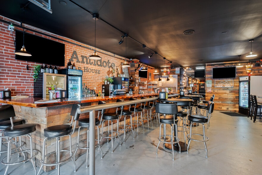 1335 14th Ave, Longview, WA à vendre - Photo du bâtiment - Image 2 de 18