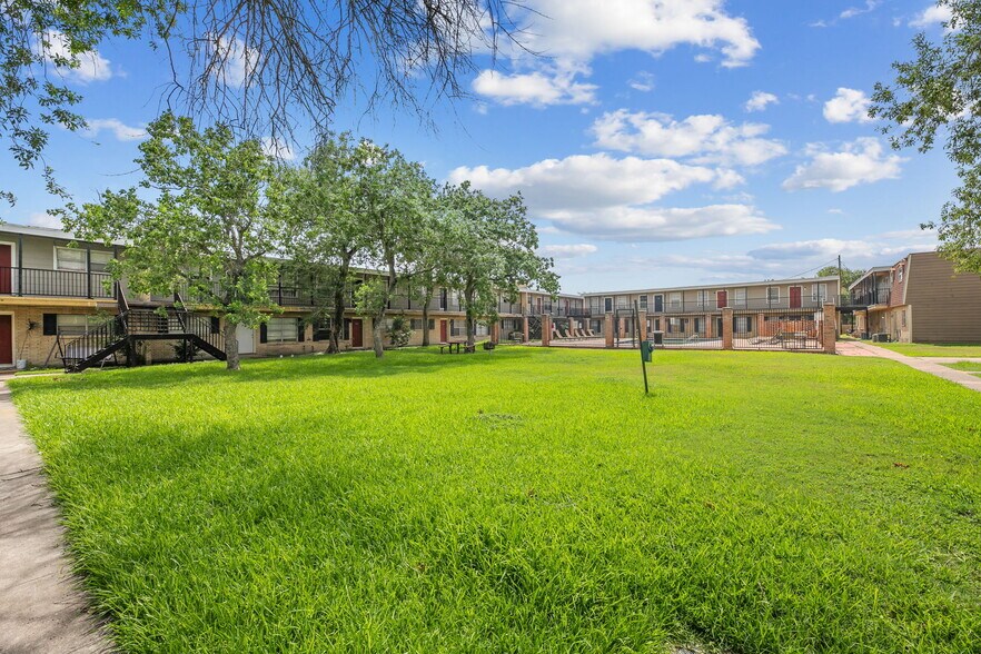 4040 Schanen Blvd, Corpus Christi, TX à vendre - Photo du bâtiment - Image 3 de 7