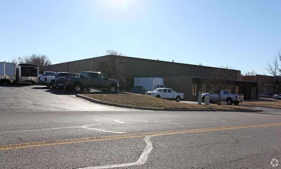13851 W 101st St, Lenexa, KS for lease - Building Photo - Image 3 of 3
