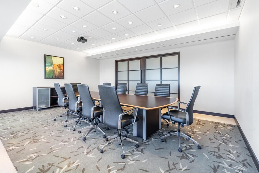 10 Four Seasons Pl, Toronto, ON à louer - Photo intérieure - Image 3 de 7