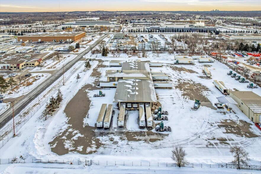 8600 NE Rendova St, Circle Pines, MN à vendre - Photo du bâtiment - Image 3 de 7